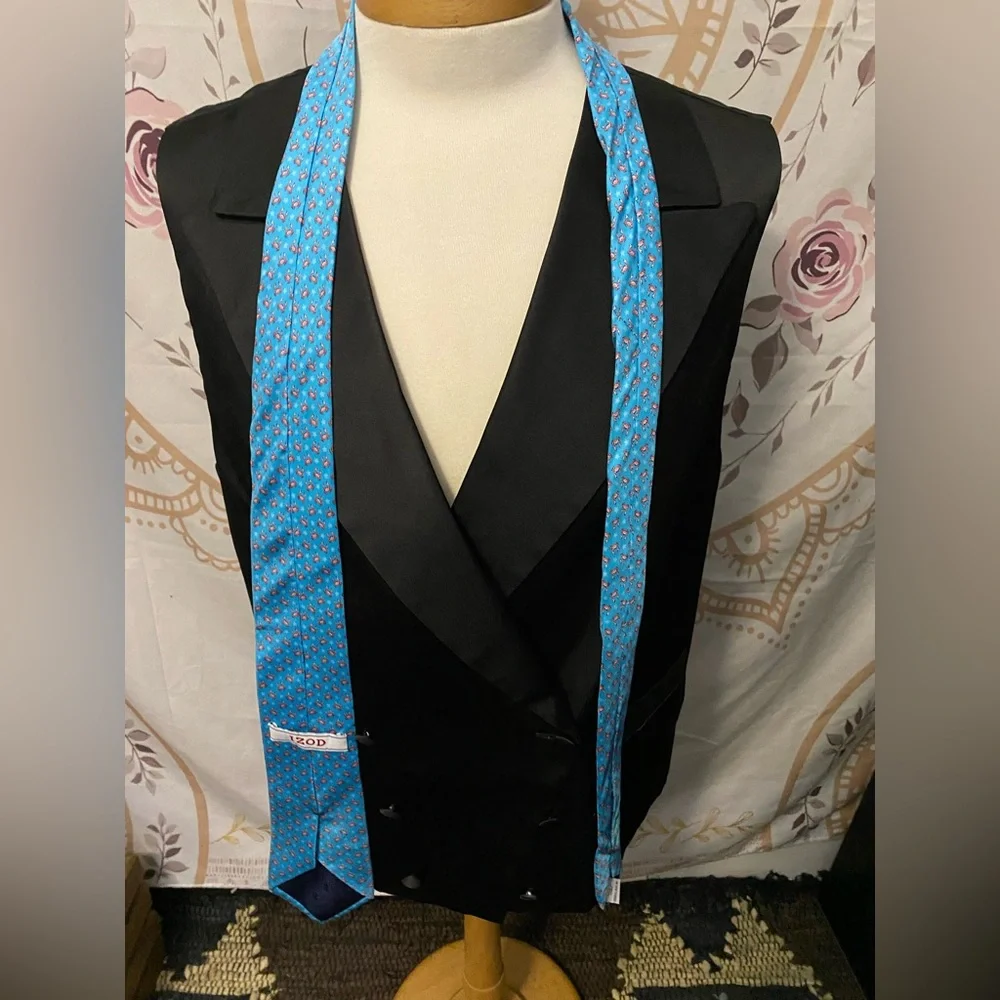 EUC 100% Silk IZOD Crabs and Starfish tie